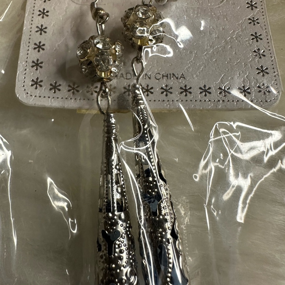 🧡10/$10 Blue and Silver Dangle Earrings - Picture 3 of 4